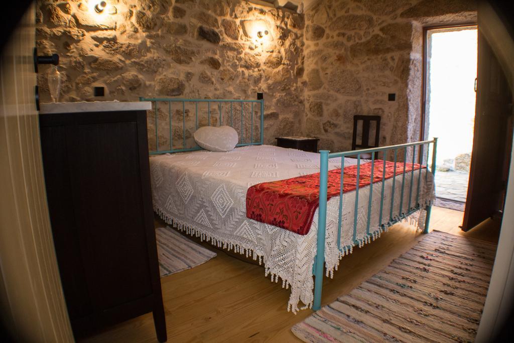 Maison d'hôtes Casas Dos Avos à Vale de Cambra Chambre photo